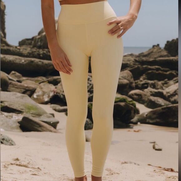 Daily Drills Butter Yellow Sold Out Leggings Size X-Large - Picture 1 of 6